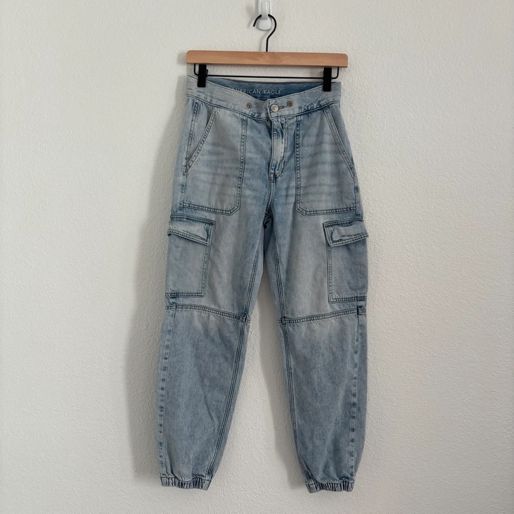 American Eagle Outfitters Light Wash cargo Jeans